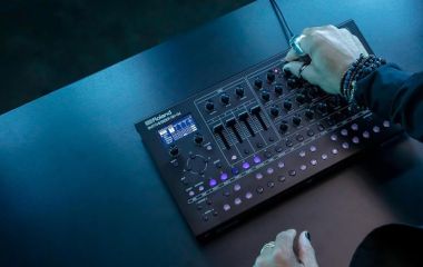 ROLAND SH-4D - Настольные цифровые синтезаторы