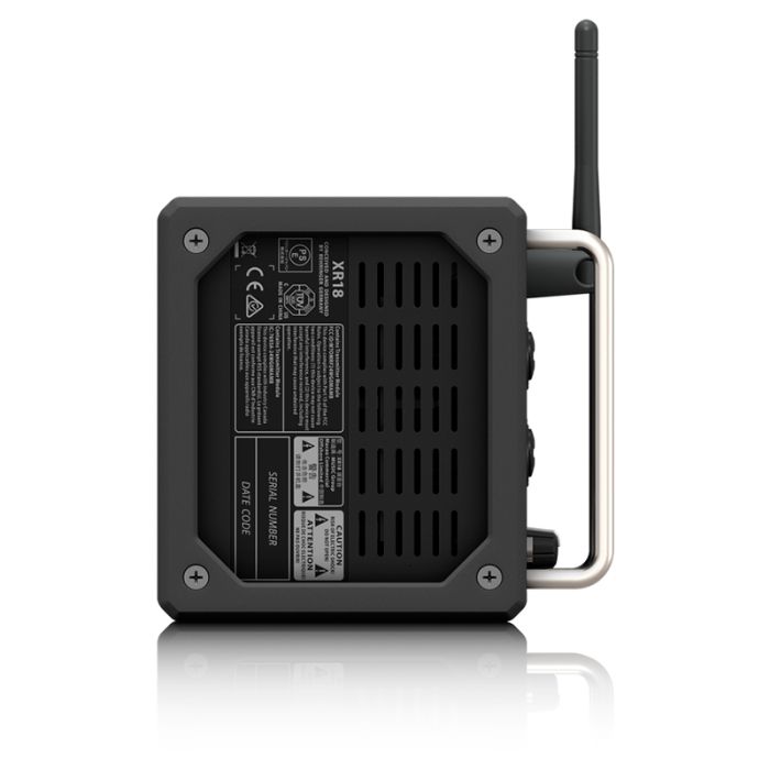 Цифровой микшерный пульт Behringer XR18